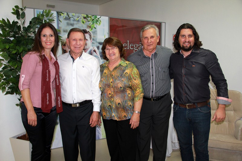 PREFEITO PRESTIGIA REINAUGURAÇÃO DA Q'ELEGÂNCIA